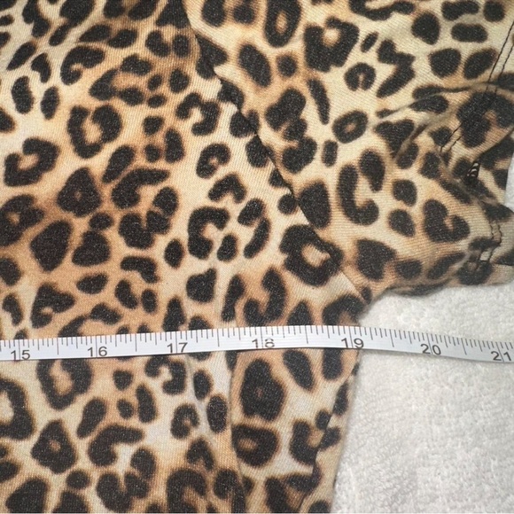 Leopard print cotton stretch with V-neck t-shirt from Pink/ VS - Picture 4 of 4